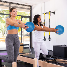 Mini piłka gimnastyczna do pilates rehabilitacyjna 25cm z pompką ręczną, kolor niebieski , REBEL ACTIVE